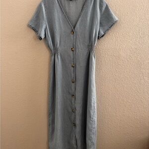 Chic Button-Front Gray Midi Dress